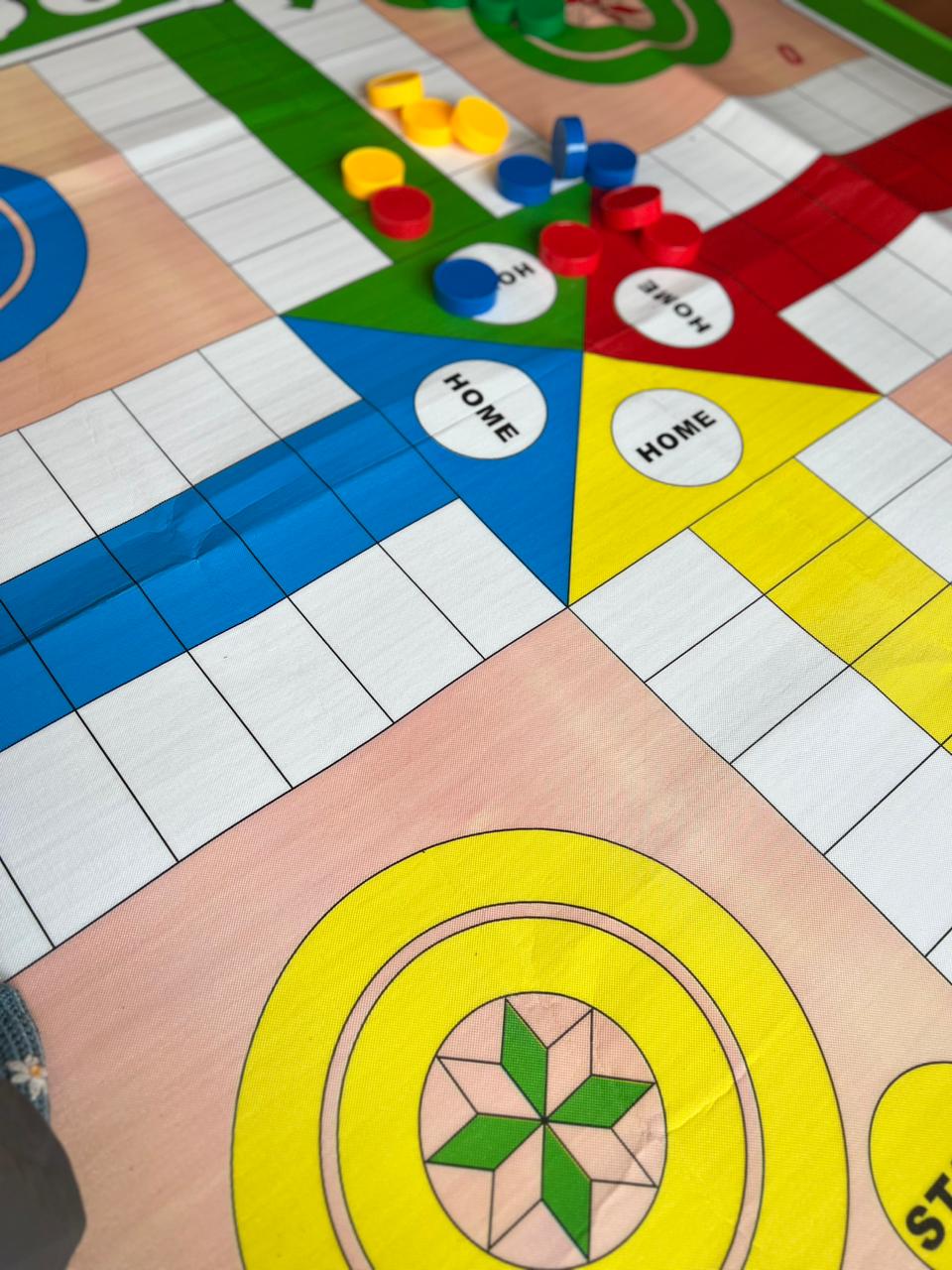 Ludo de piso tamaño XL.